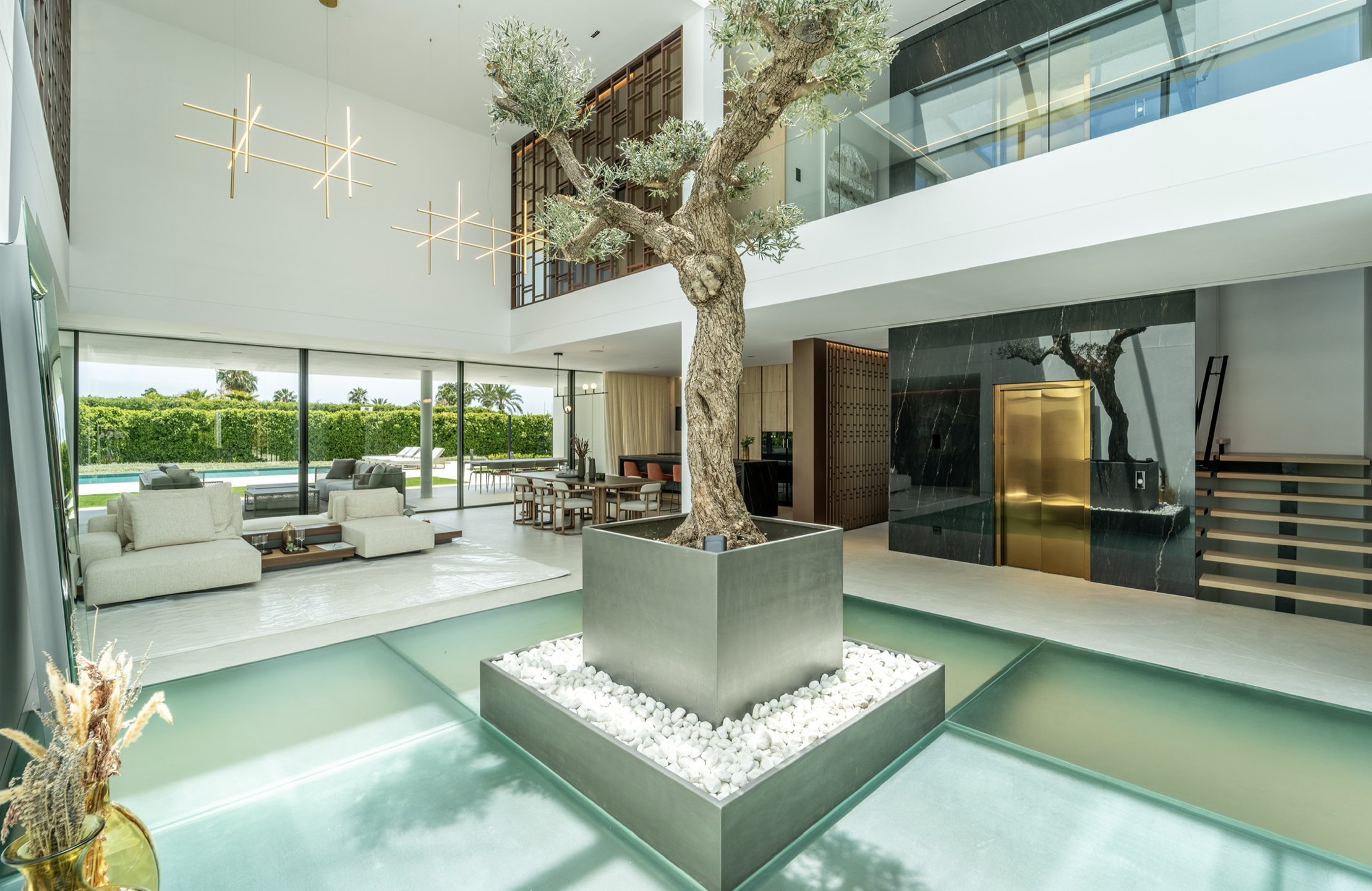Golden Mile — Modernist villa with rooftop pool